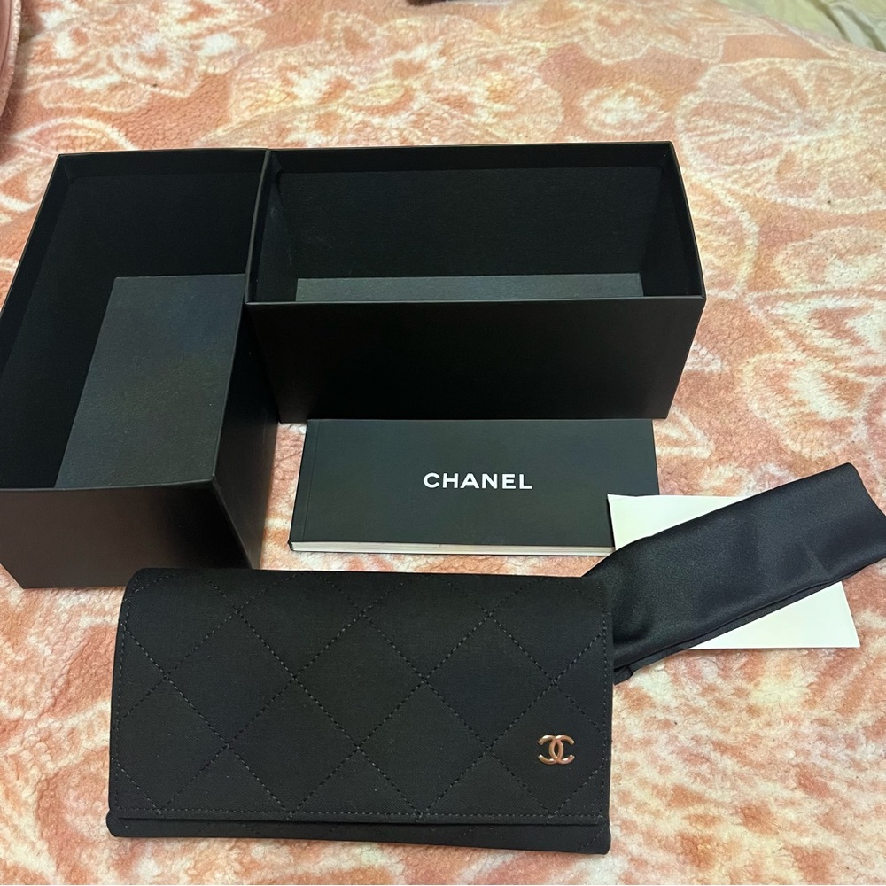 CHANEL Black EyeGlass Case - Picture 3 of 10
